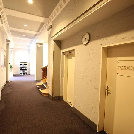 New Renovated In Center Of